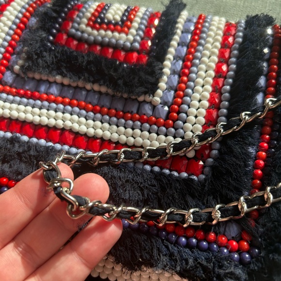 Elegant and unique cross body Zara bag. Beaded in three colors l. - Picture 3 of 4